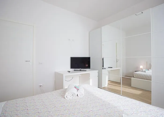 Eli - Royal Welcome Lägenhet *